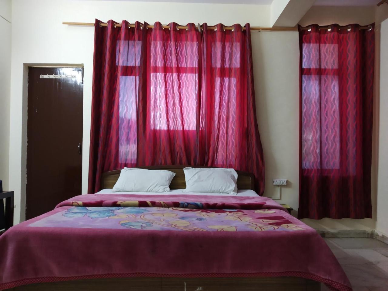 Hotel Raj Laxmi Bhawan à Rishīkesh Extérieur photo